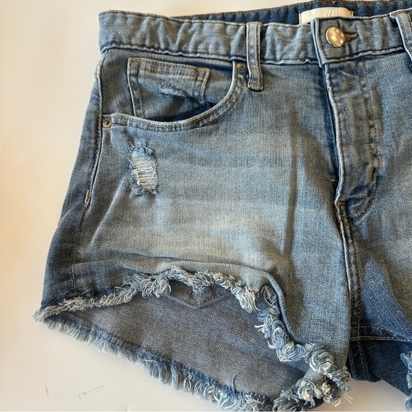 H&M Blue Denim Jean Shorts Distressed Relaxed Fit Size 4 - Picture 5 of 13